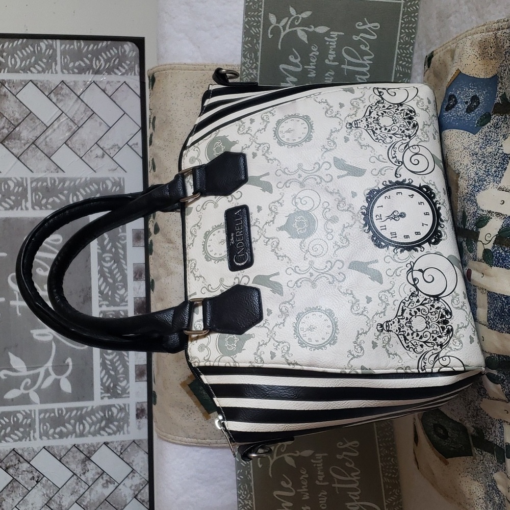 EUC Disney Loungefly Cinderella handbag!